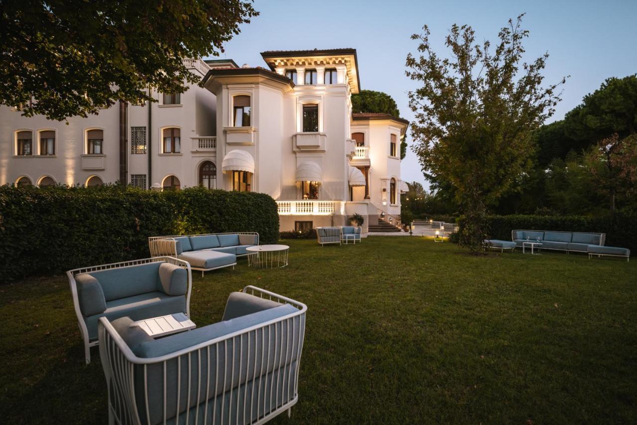Hotel De La Ville Ричоне Екстериор снимка