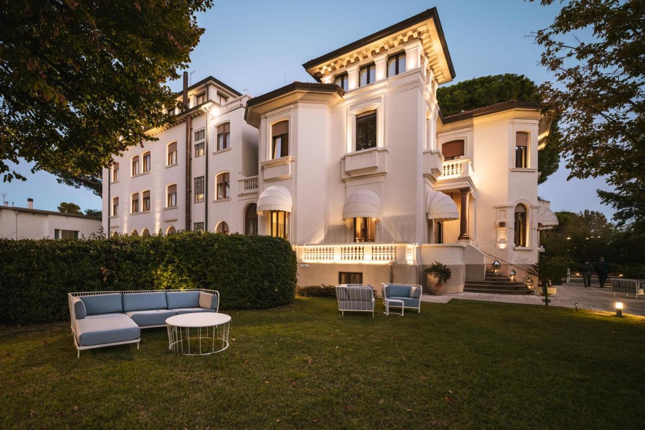 Hotel De La Ville Ричоне Екстериор снимка