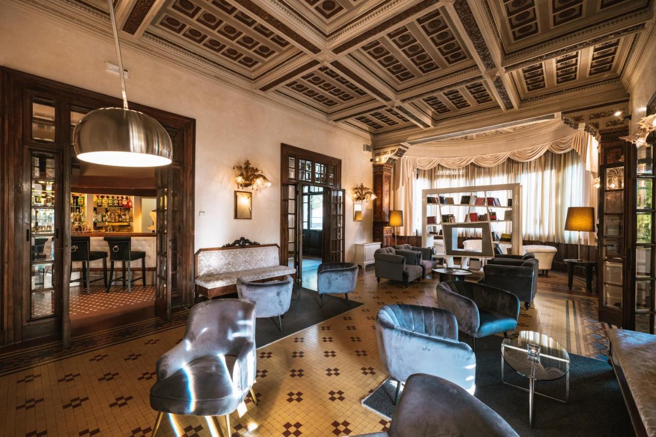 Hotel De La Ville Ричоне Екстериор снимка