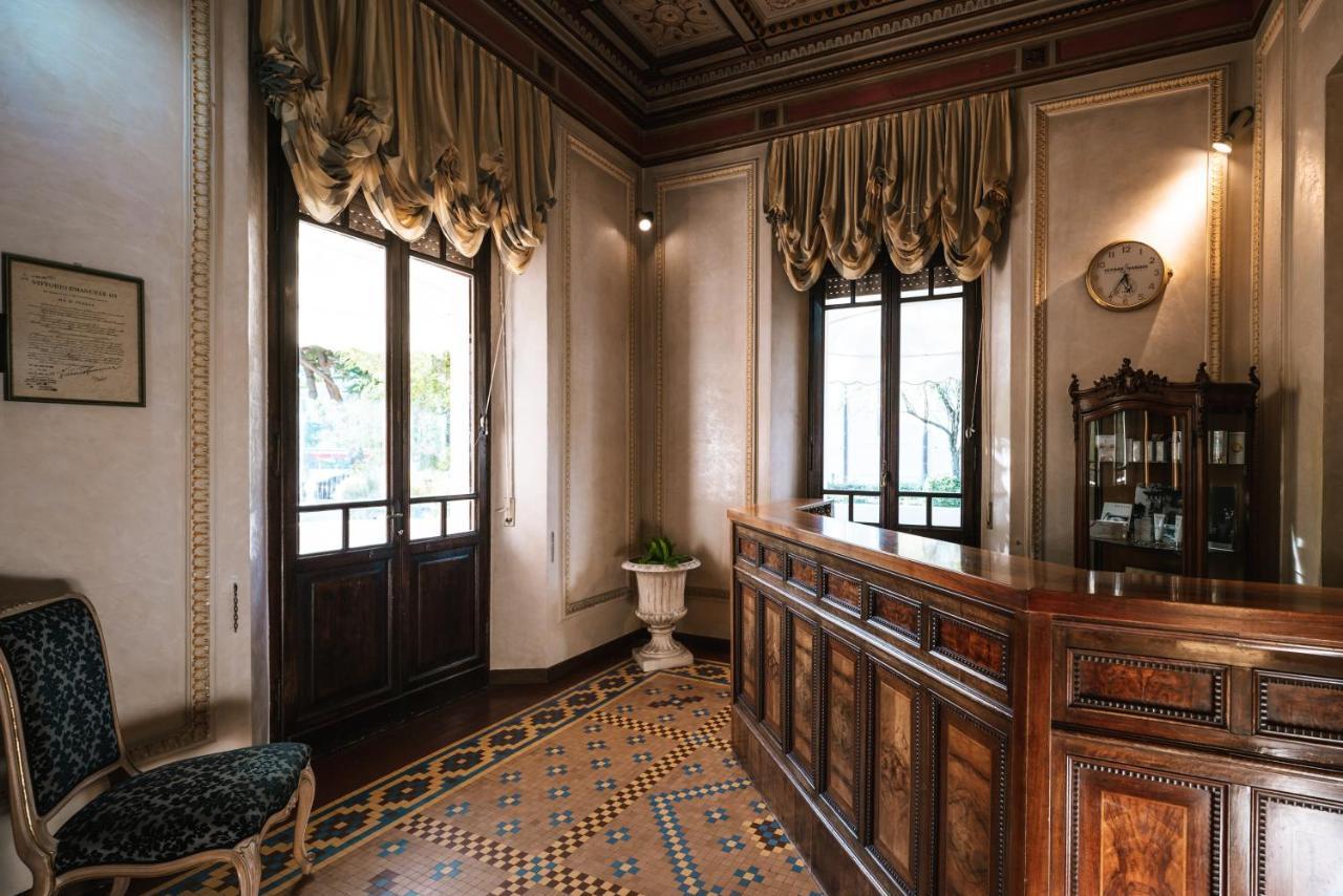 Hotel De La Ville Ричоне Екстериор снимка