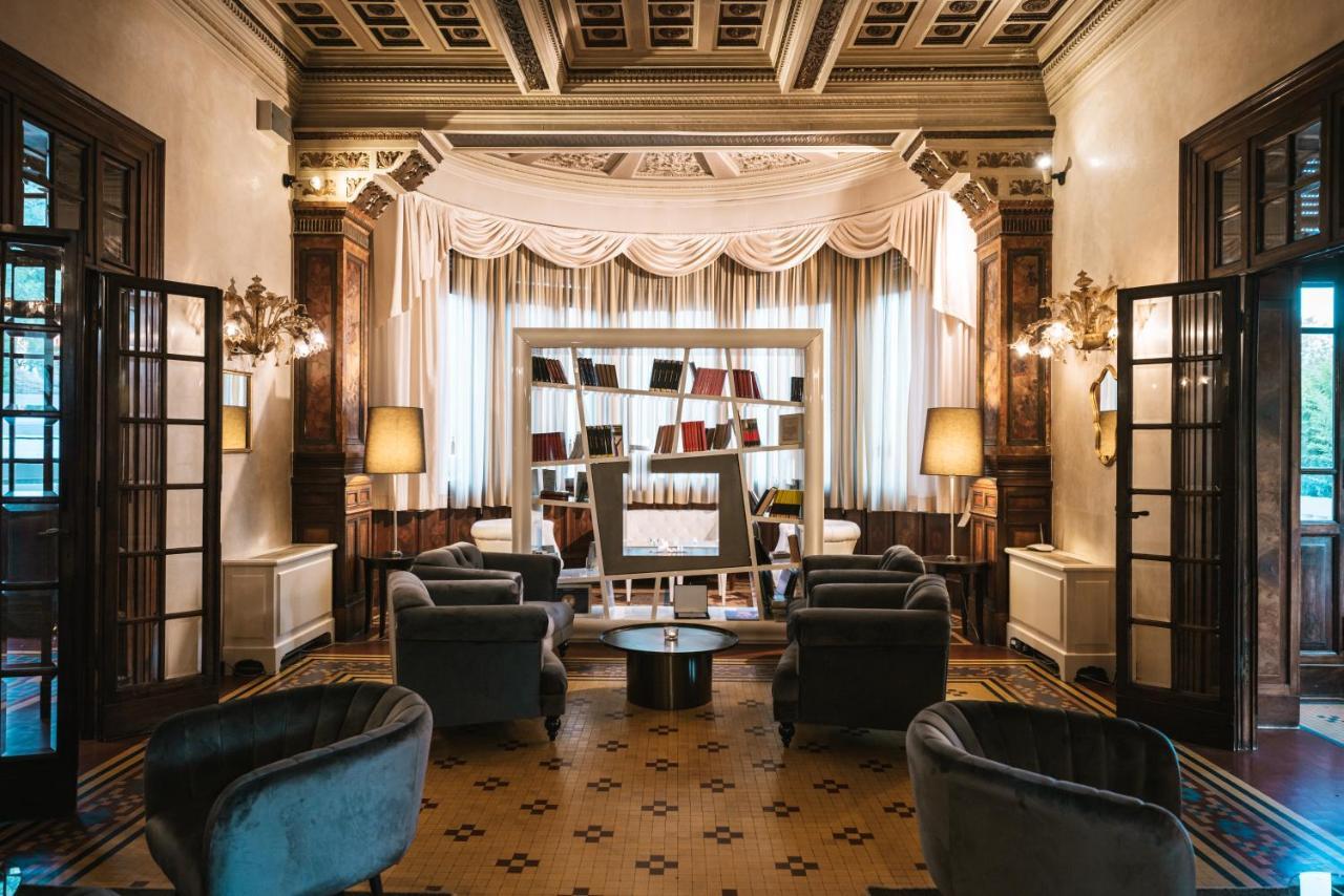 Hotel De La Ville Ричоне Екстериор снимка
