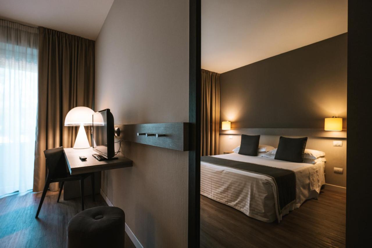 Hotel De La Ville Ричоне Екстериор снимка