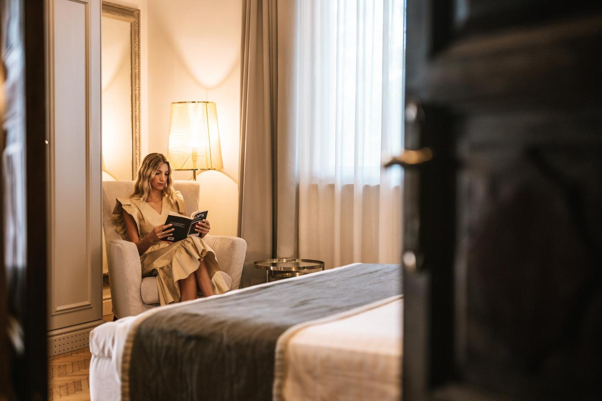 Hotel De La Ville Ричоне Екстериор снимка