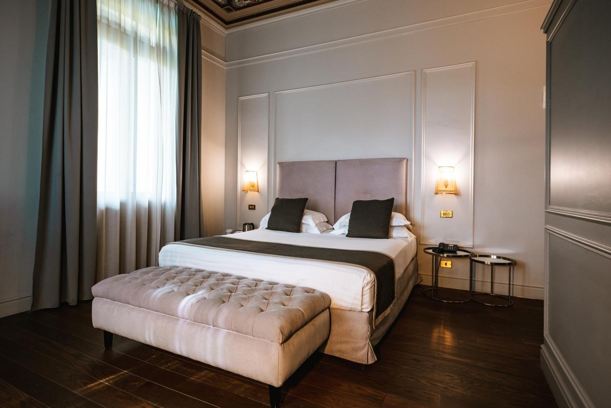 Hotel De La Ville Ричоне Екстериор снимка