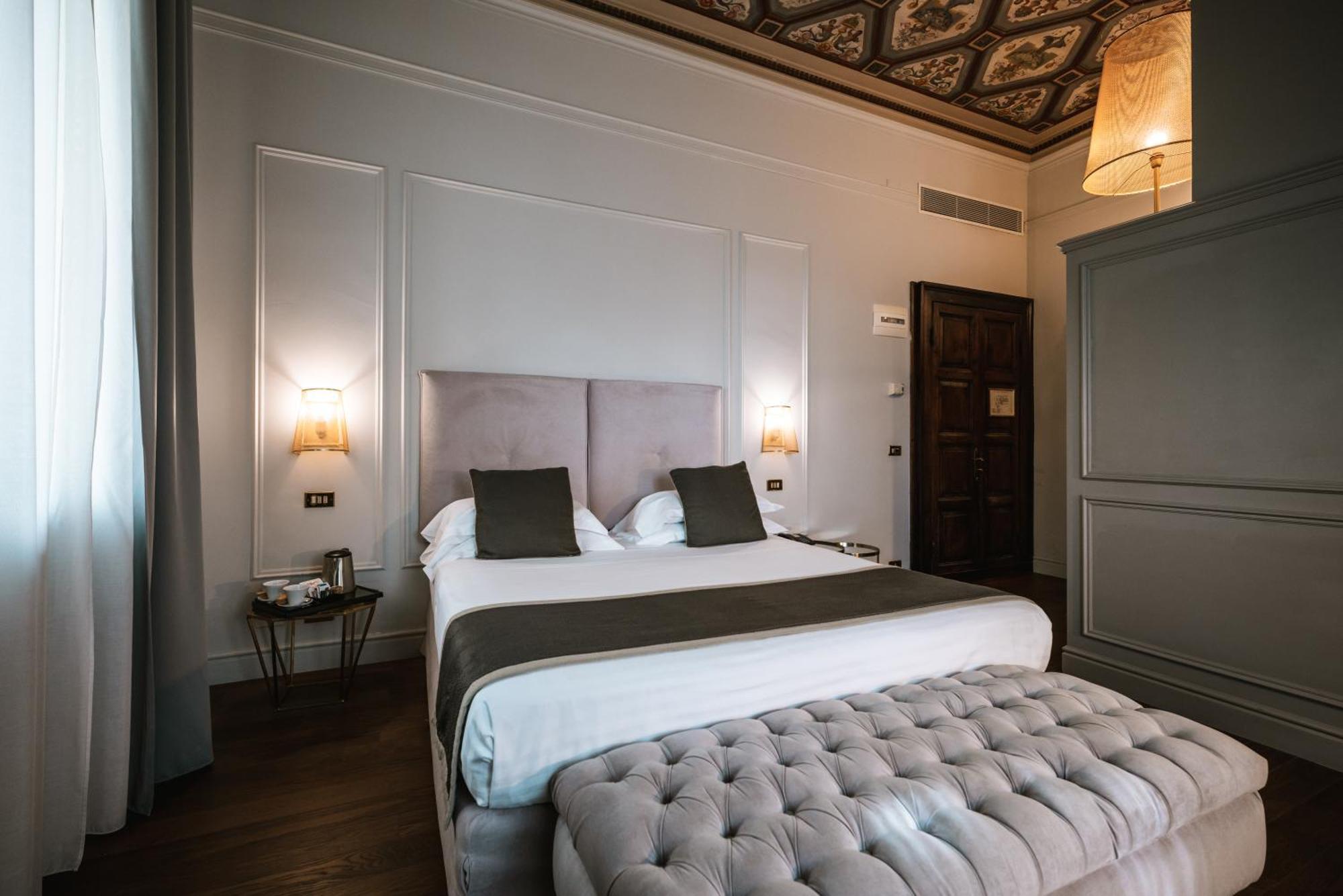 Hotel De La Ville Ричоне Екстериор снимка