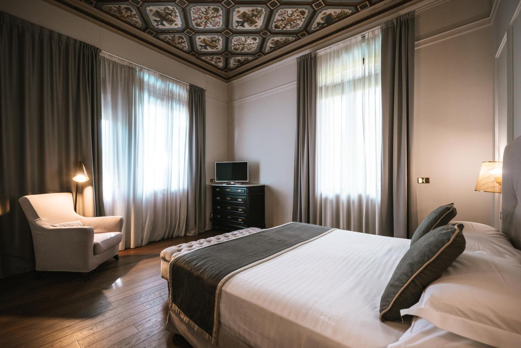Hotel De La Ville Ричоне Екстериор снимка