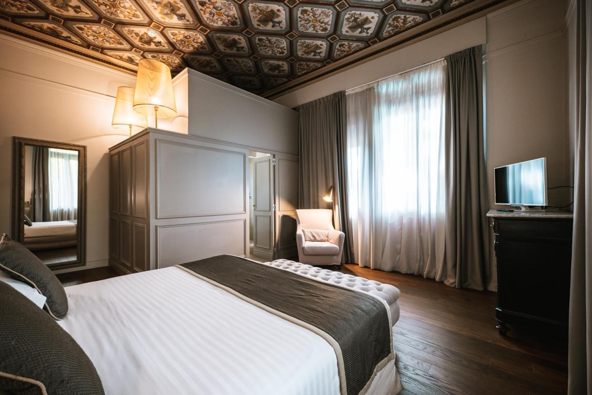 Hotel De La Ville Ричоне Екстериор снимка