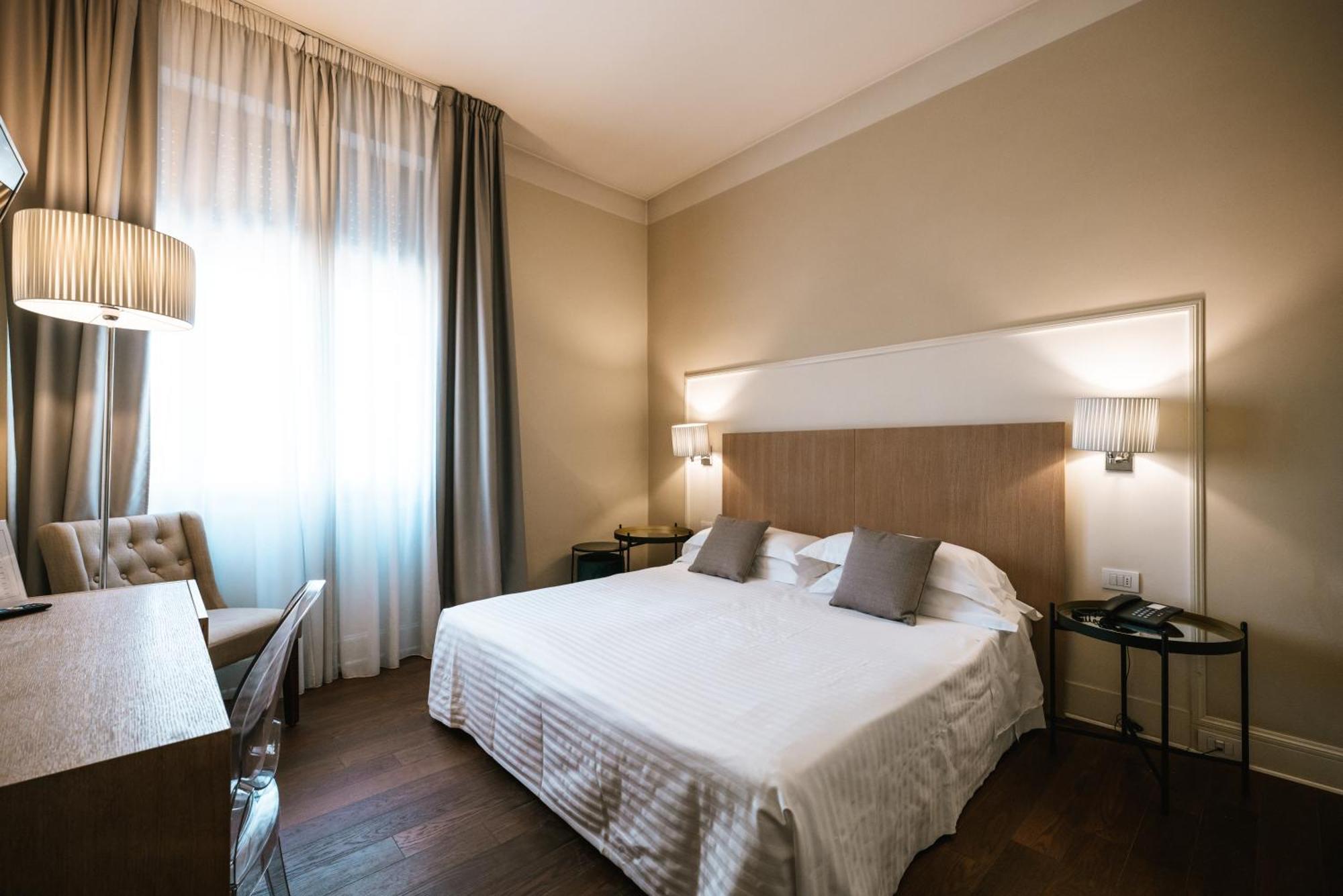 Hotel De La Ville Ричоне Екстериор снимка